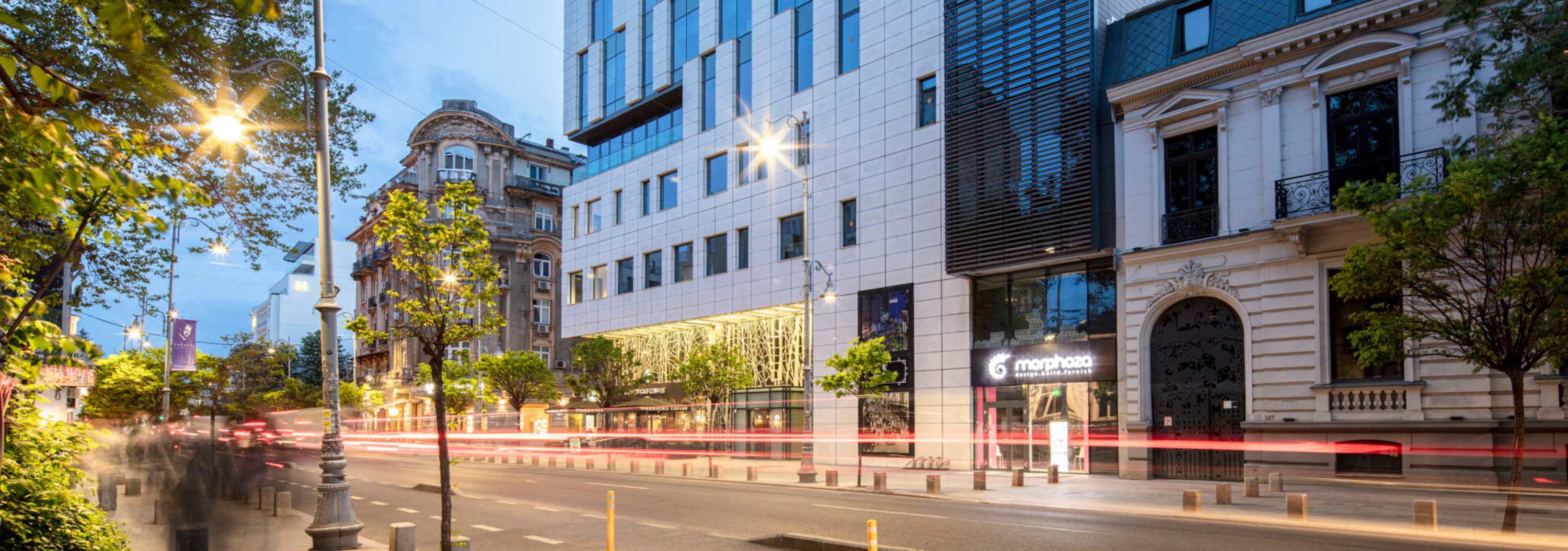 picture of the Victoria Center building